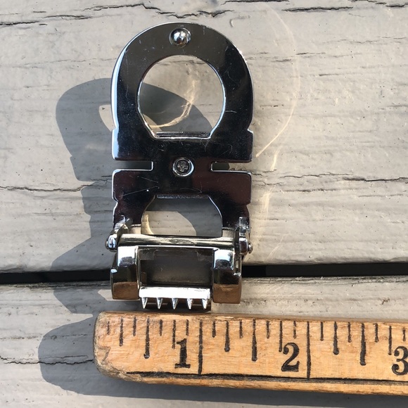 brushed silver tone solid and heavy designer style belt buckle - Picture 10 of 12